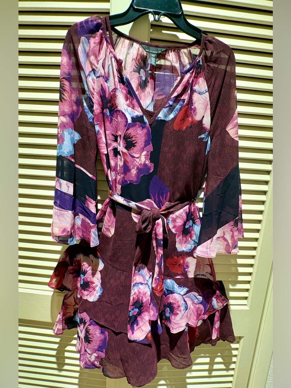 White House Black Market Plum Floral Tie-Waist Dress, size XS Petite